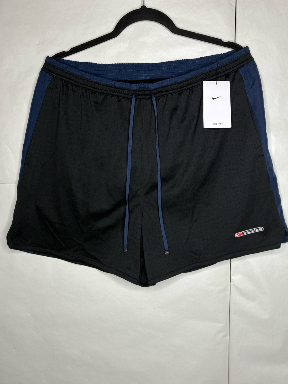 Nike Men’s Black & Navy Performance Athletic Shorts